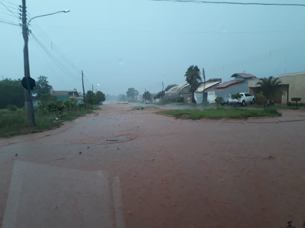 Chuva castiga bairros e expõe falta de infraestrutura em Ribas do Rio Pardo
