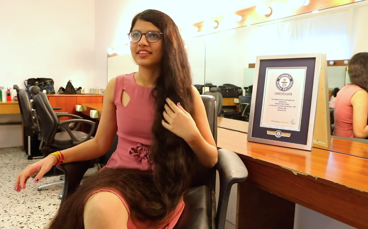 Guinness World Records: Nilanshi Patel bate o recorde de adolescente com maior cabelo do mundo