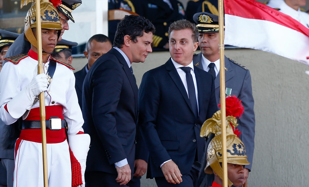 Sergio Moro e Luciano Huck negociam aliança para eleição presidencial de 2022