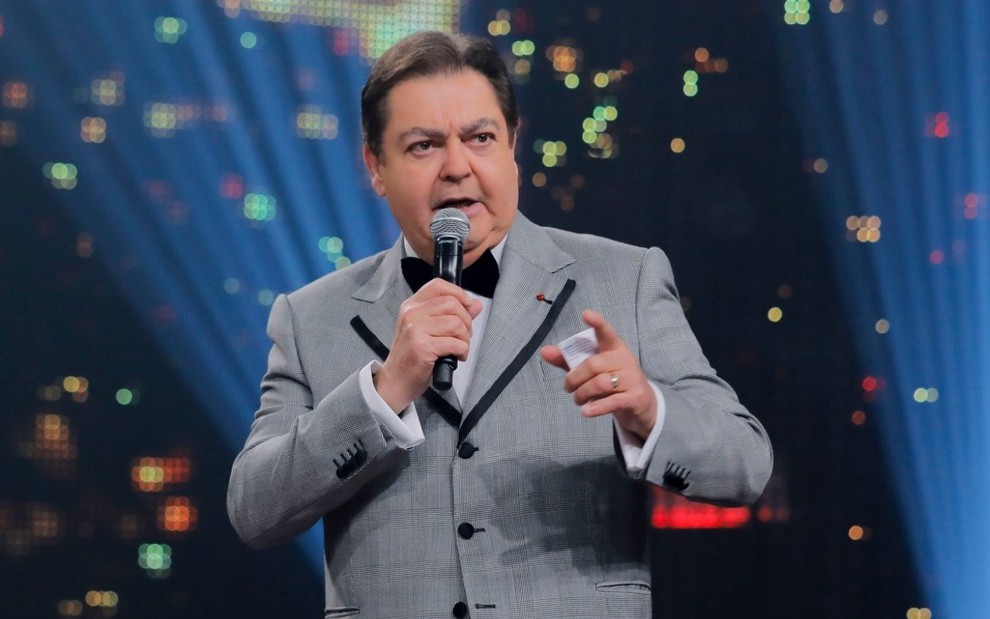 Fausto Silva recusa mudar horário de programa e decide deixar a Rede Globo após 32 anos de emissora