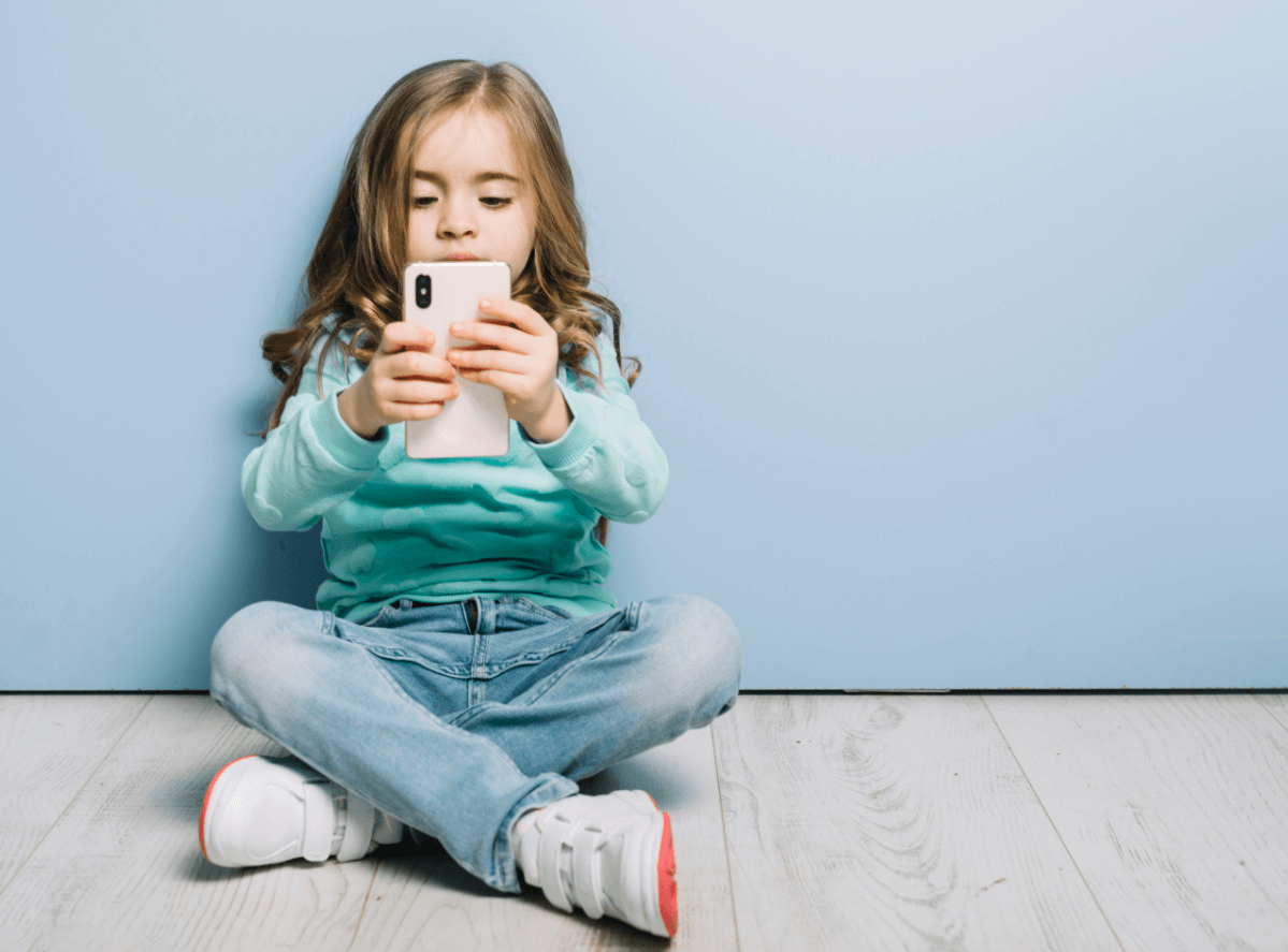 Estudo indica que crianças que passam muito tempo usando aparelhos touchscreen se distraem com mais facilidade
