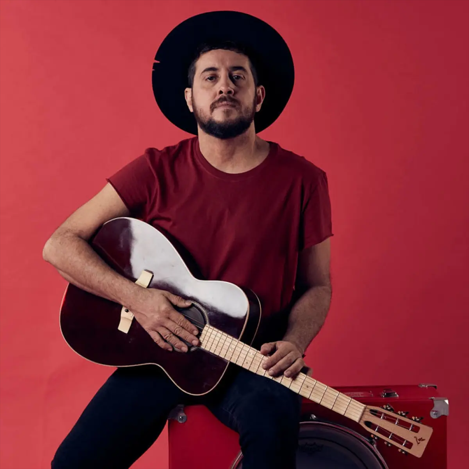 Suricato se junta a Vitor Kley no lançamento do single 