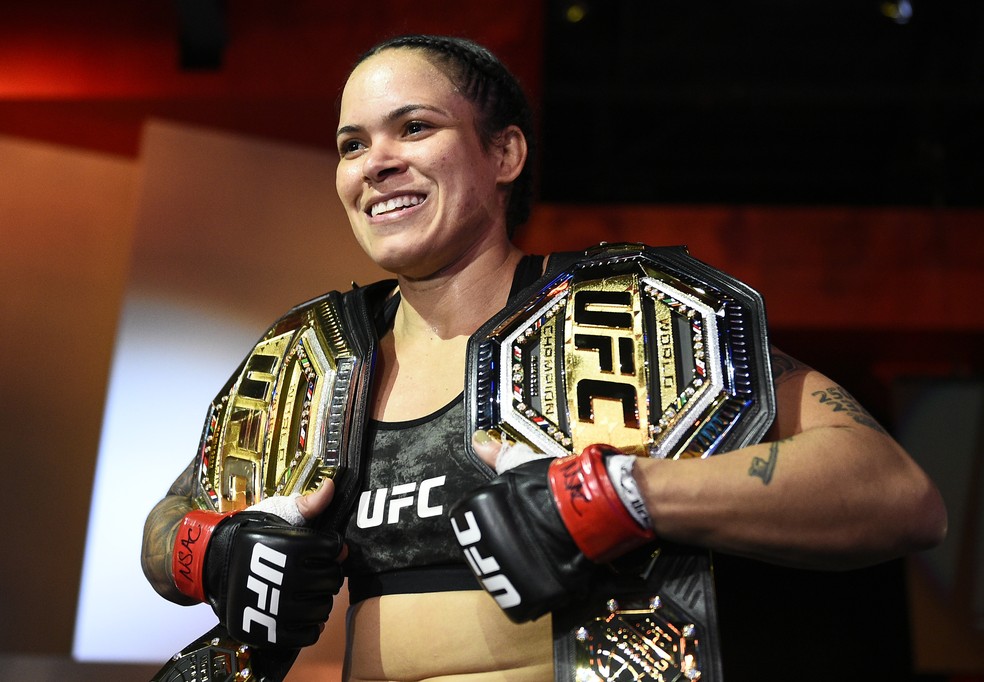 Com atuação impecável, Amanda Nunes finaliza Megan Anderson e mantém cinturão no UFC 259
