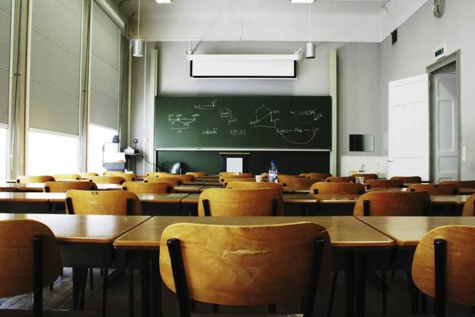 Escolas fechadas podem afetar leitura de 70% dos estudantes do país, diz estudo
