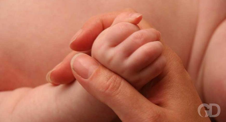 Mãe denuncia hospital por negligência após filha nascer morta