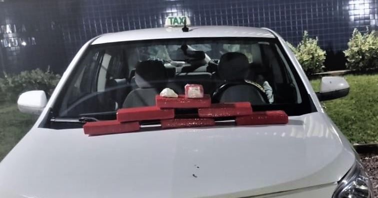 PM, PF E PRF encontram droga dentro de carro de luxo e prendem homem e jovem em Água Boa