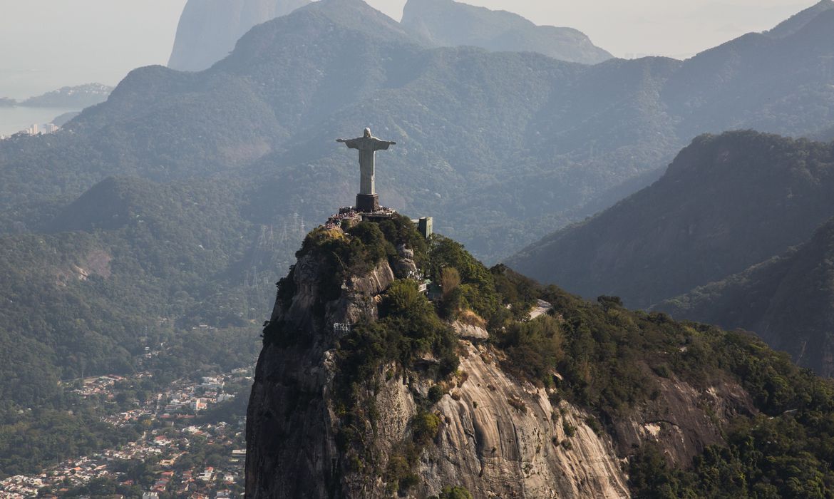 Rio anuncia medidas para evitar aglomeração no réveillon em Copacabana