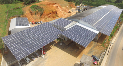 Industria de Santa Catarina comemora resultados de geração fotovoltaica para consumo próprio e venda do excedente