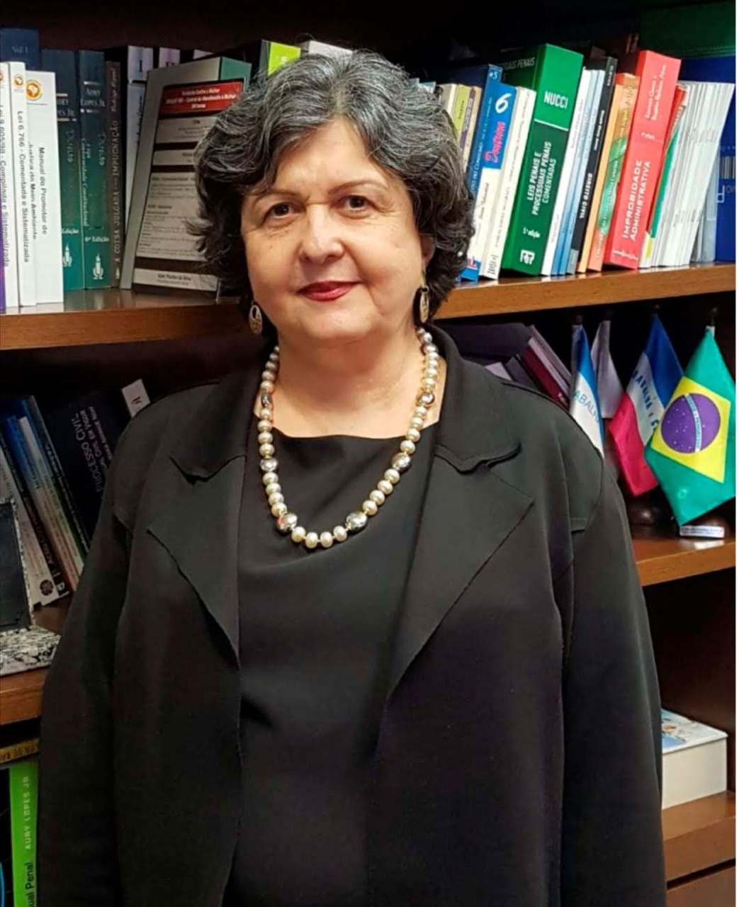 Laços Brancos, não apenas véus! O combate à violência contra a mulher deve ser todo dia!