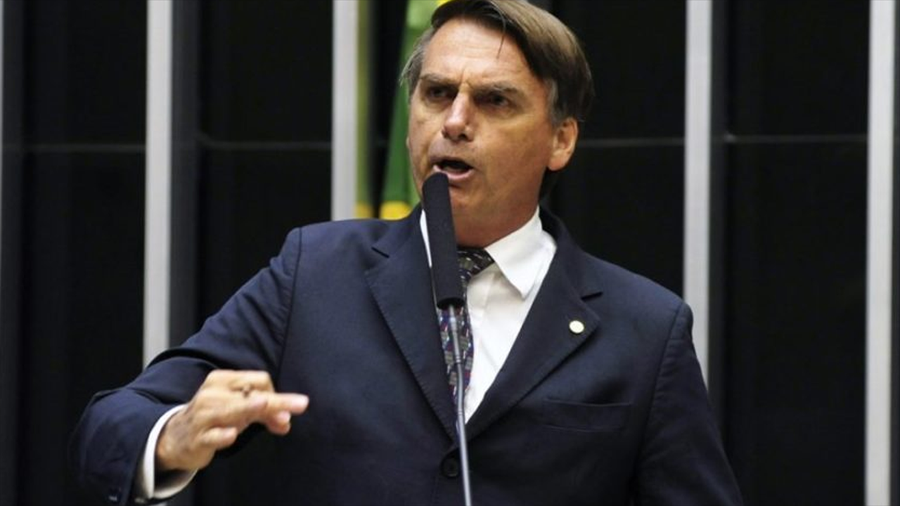 Bolsonaro compartilha vídeo de empresária protestando contra lockdown no DF