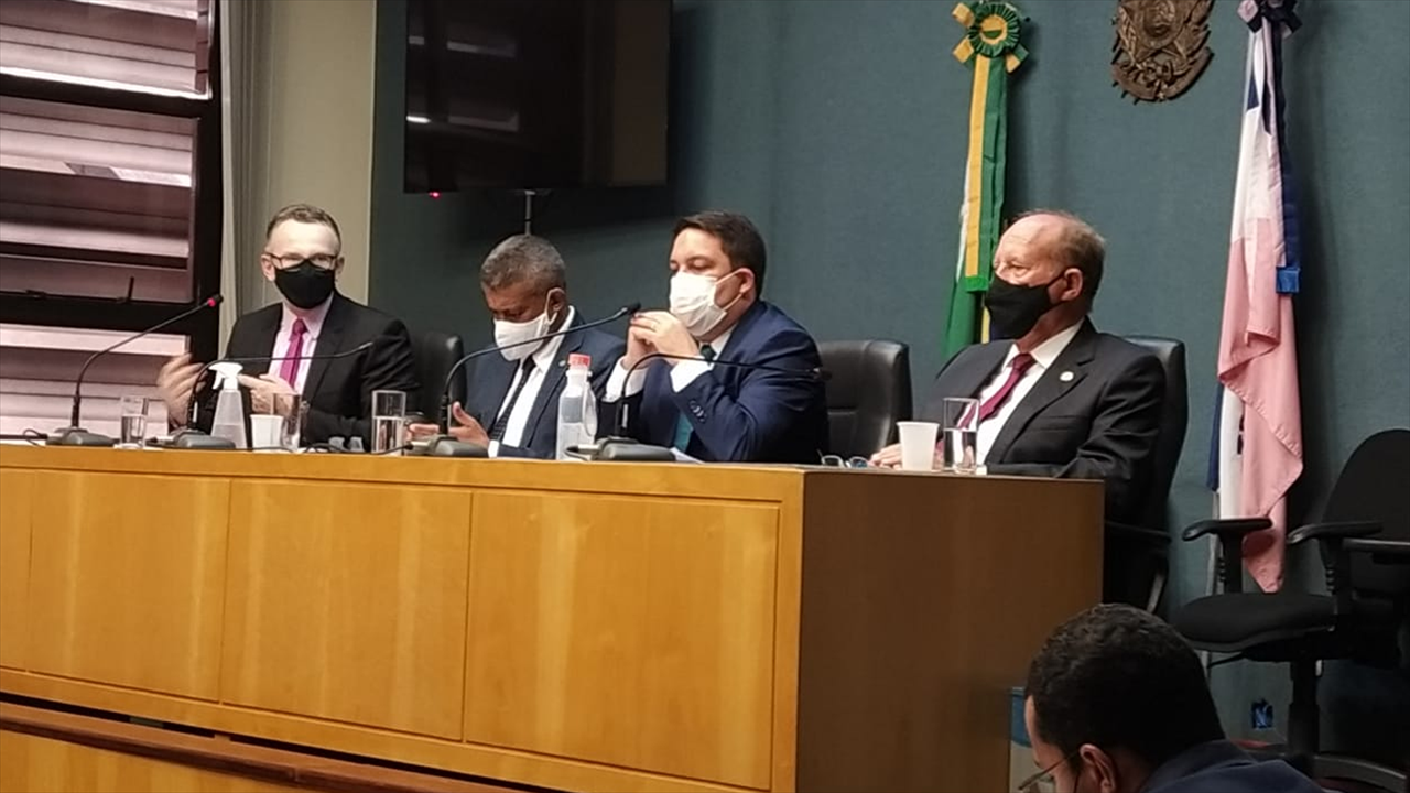 Após Casagrande, agora é a vez do governo federal priorizar profissionais da Educação
