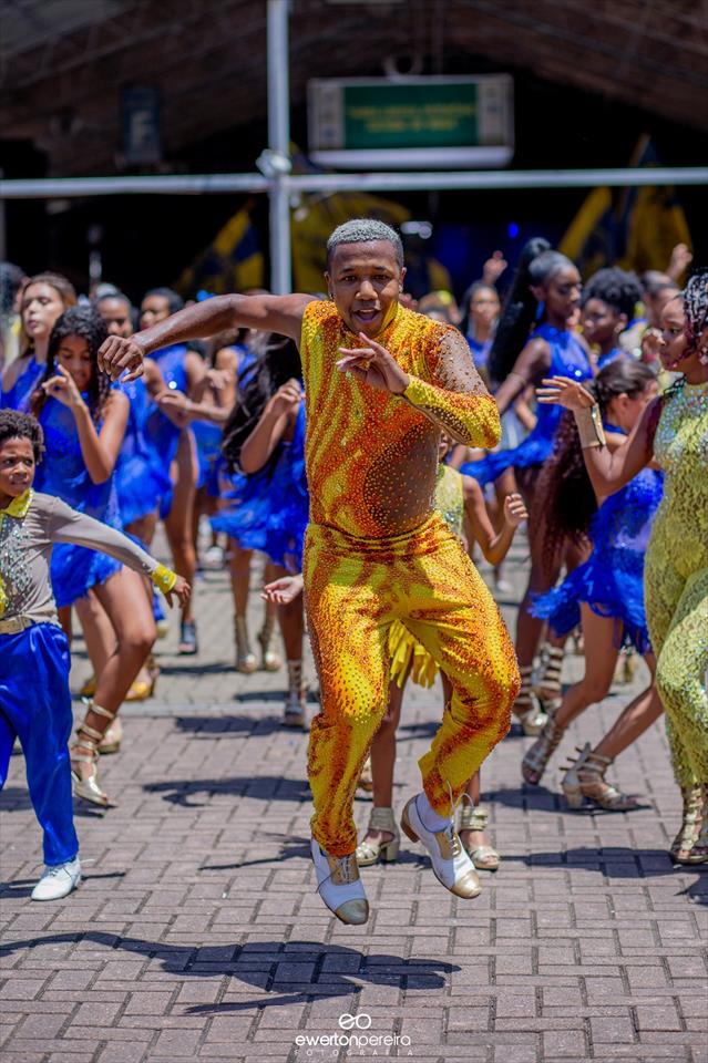 Paraíso do Tuiuti retoma aulas de samba no pé em projeto de passistas