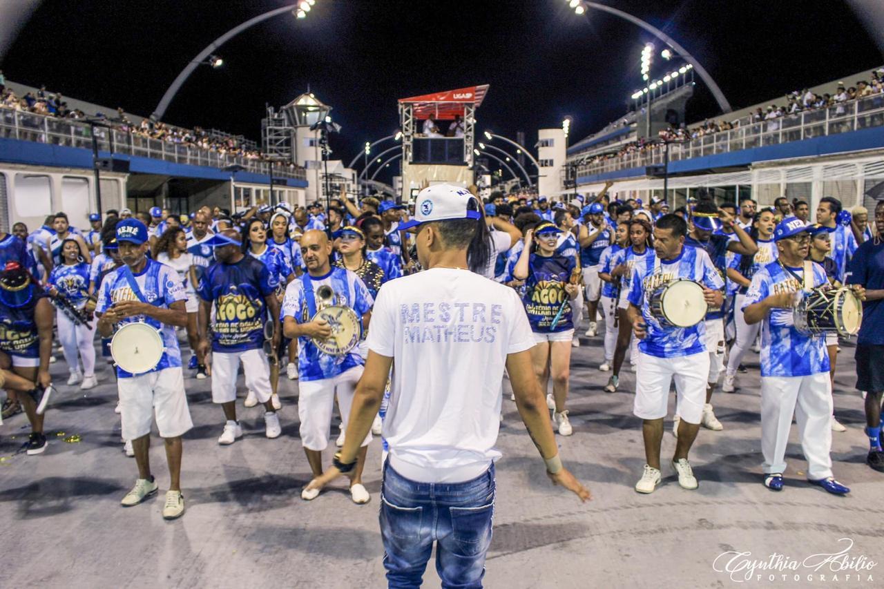 BATERIA DE BAMBA AFINA OS TAMBORES PARA ORQUESTRAR FINAL DO CONCURSO DA REVISTA FERAS NESTE DOMINGO (08) COM SHOWZAÇO DOS SEGMENTOS DA ESCOLA