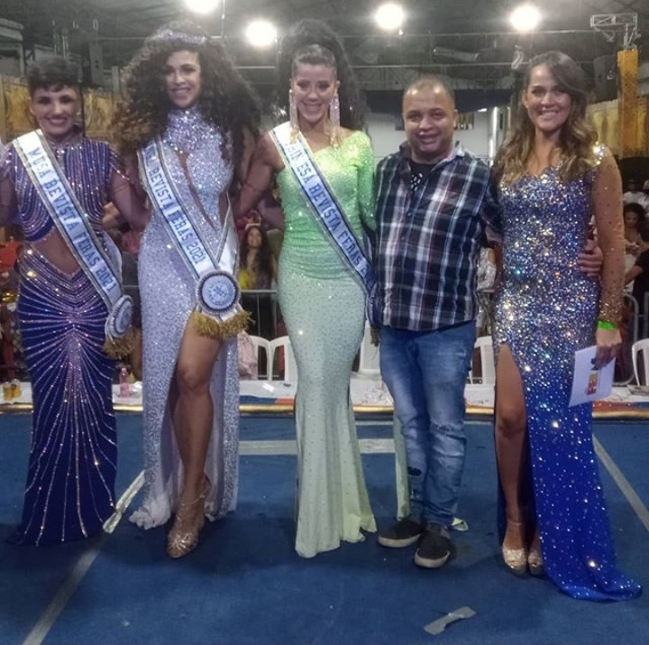 O ATELIER ADRIANO MORAN, QUE VESTIU TODAS AS CANDIDATAS NA FINAL DO CONCURSO RAINHA REVISTA FERAS, FOI UM SUCESSO NO DESTAQUE ELEGÂNCIA E SIMPATIA