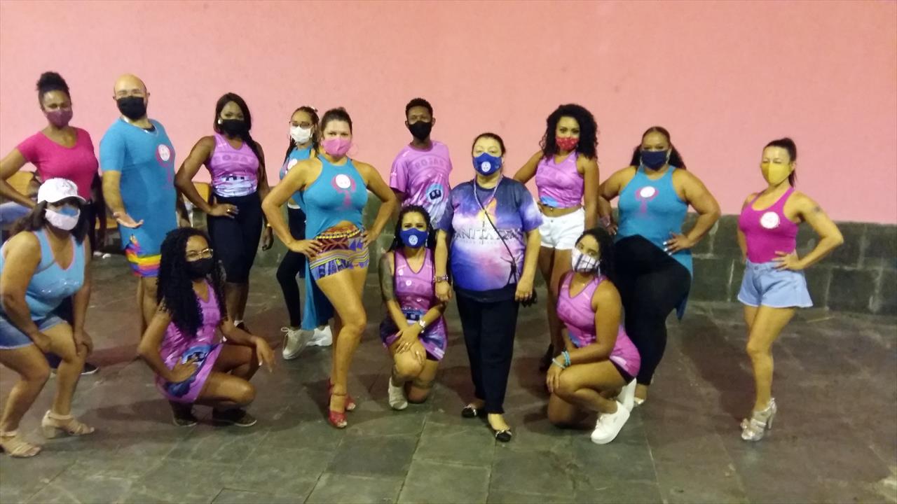 BATERIA COM IDENTIDADE DO ROSAS DE OURO, FAZ SEU PRIMEIRO ENSAIO NESTE SEGUNDA COM TODAS AS PROTEÇÕES E USO DE MÁSCARAS, COM PRESENÇA DOS PASSISTAS RENOVAÇÃO