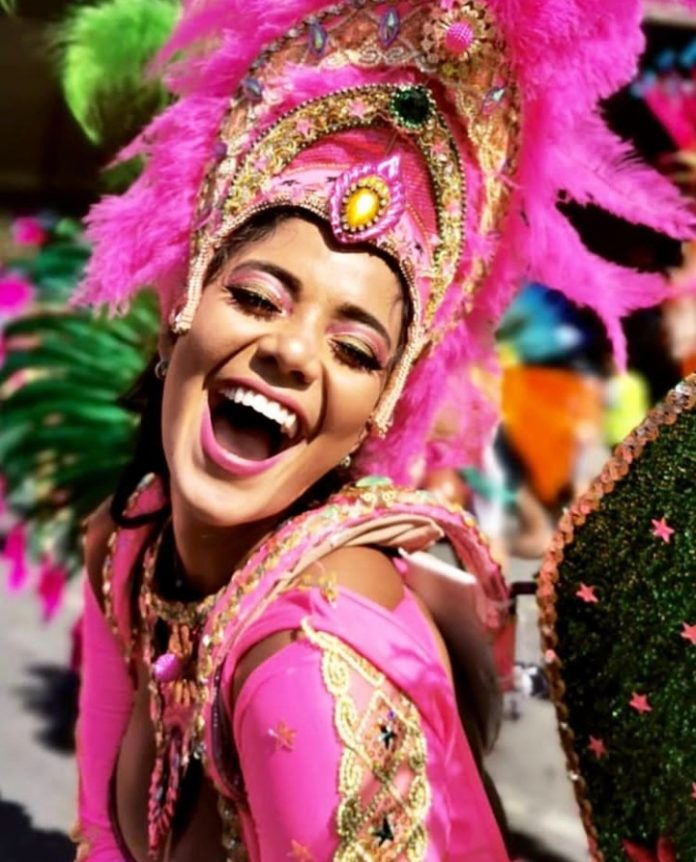 A Dancer e Model Amanda, e o sonho de levar a cultura brasileira para o mundo