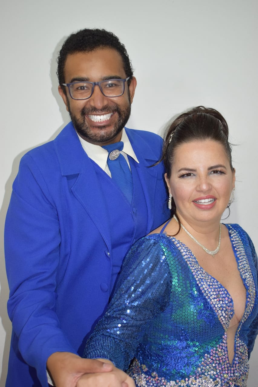 Fabiano Dourado e Vivian Colombo formam o terceiro casal de Mestre-sala e Porta-bandeira da Sossego