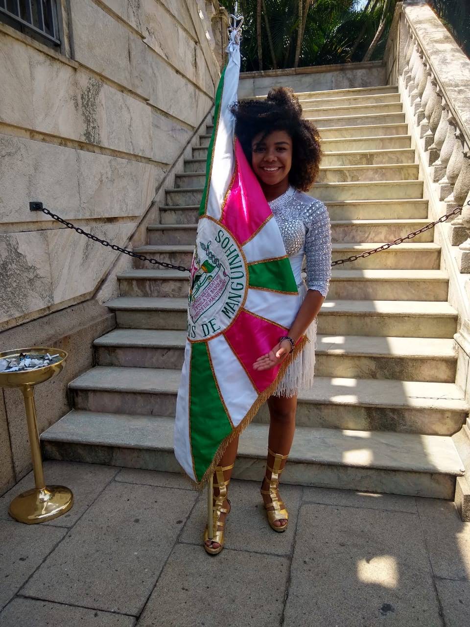 DANY FOGACINHA SERÁ A RAINHA DA UNIDOS DE MANGUINHOS NO PRÓXIMO CARNAVAL