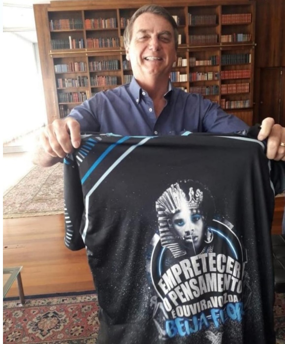 BOLSONARO X BEIJA-FLOR! ESCOLA EMITE NOTA DECLARANDO QUE NÃO ENVIOU CAMISETA AO ATUAL PRESIDENTE
