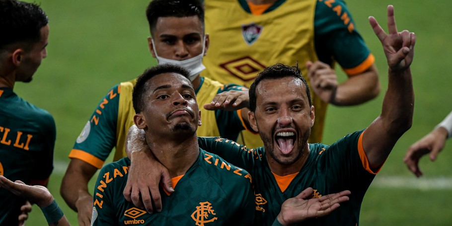 Fluminense vence o Athletico-PR e entra no G-4
