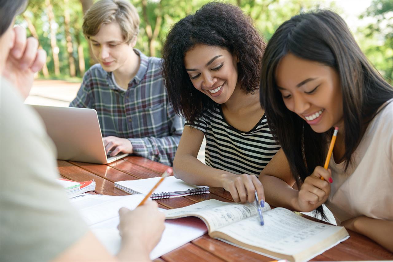 A nova BNCC: o que muda para as escolas? A nova BNCC: o que muda para as escolas?