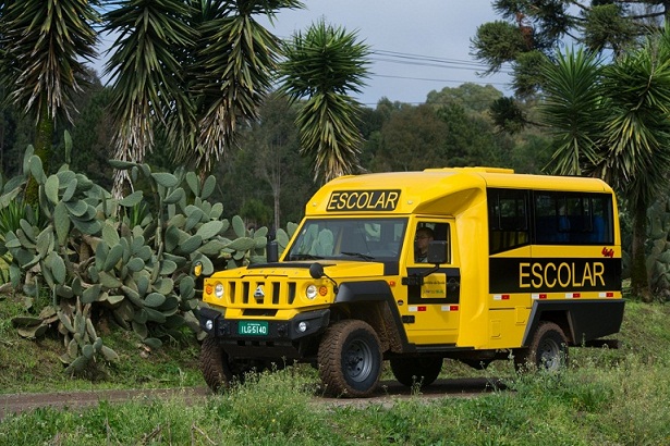Micro-Ônibus Agrale Marruá AM200 4x4 viabiliza o transporte escolar nos Rincões do Brasil