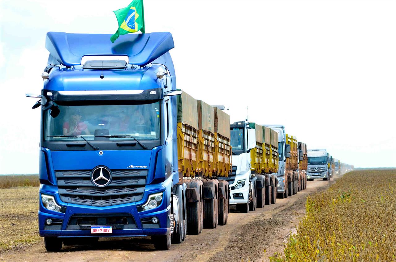 Grupo Risa utiliza 50 caminhões Actros no início da colheita de soja no Piauí