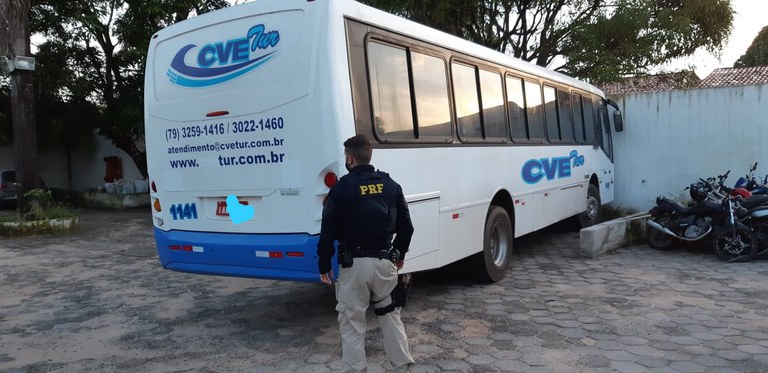 PRF apreende ônibus com suspeita de clone